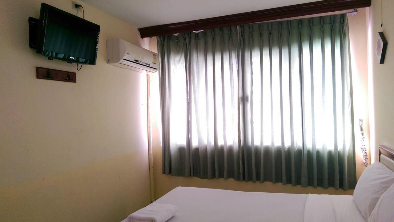 โรงแรมวัฒนาตรัง Exterior photo